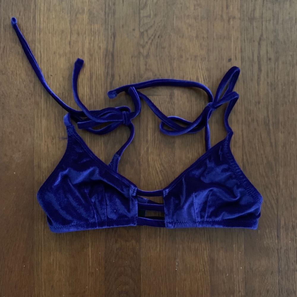 URBAN OUTFITTERS BIKINI TOP. Size small.